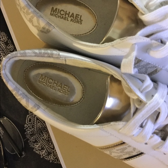 Shoes - Picture 2 of 4